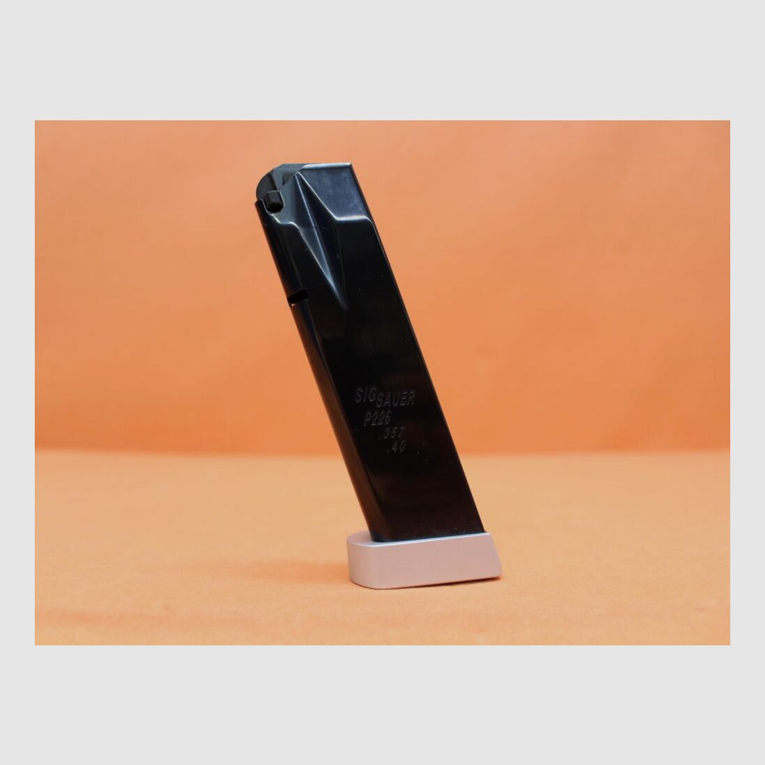 SIG Sauer SIG Sauer P226: Magazine 14-round (12+2) blued with aluminum base X-FIVE/ X-SIX .40S&W