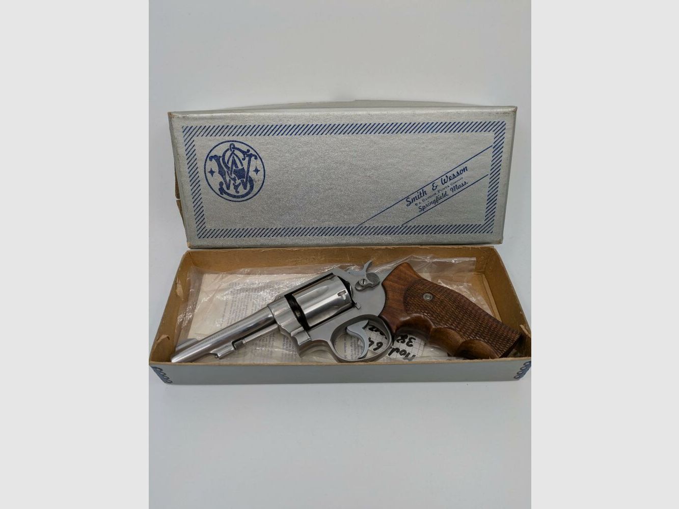 S&W 64