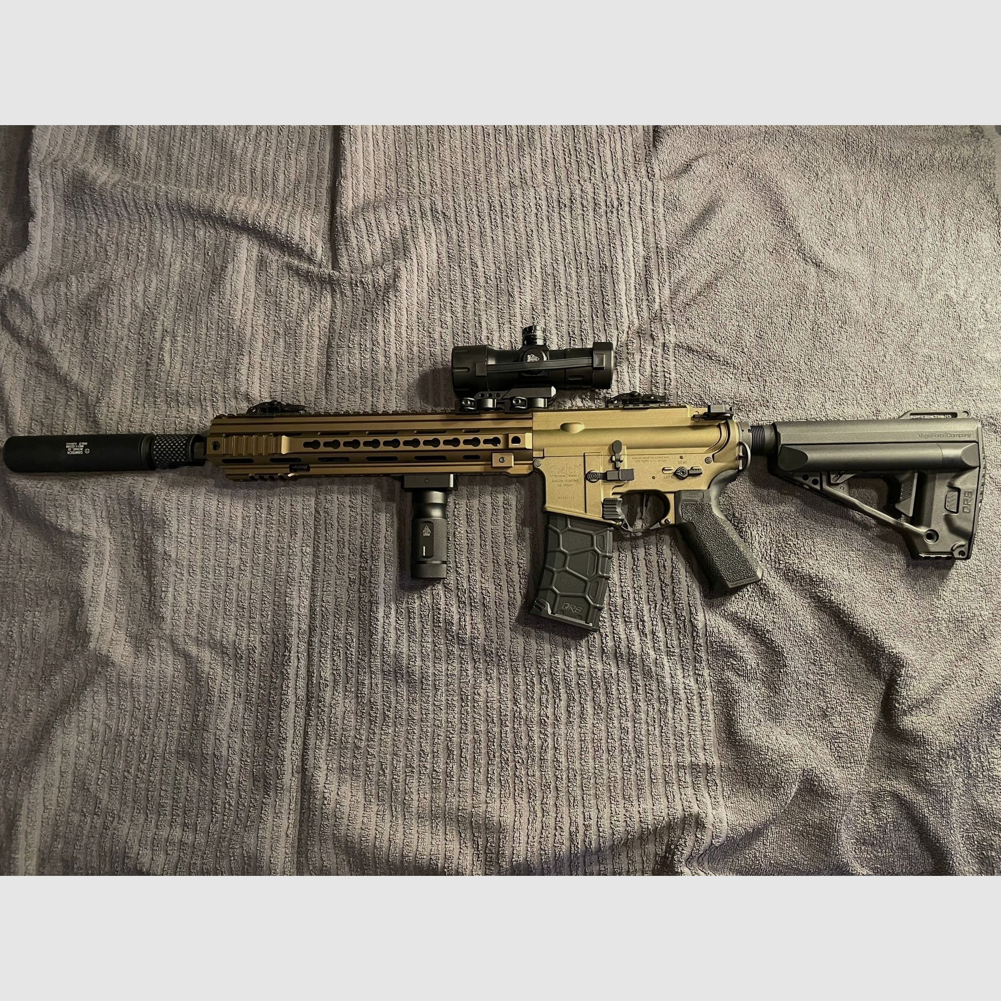 VFC Avalon Calibur Carbine Deluxe Vollmetall S-Aeg 6mm BB Tan 1,4 Joule