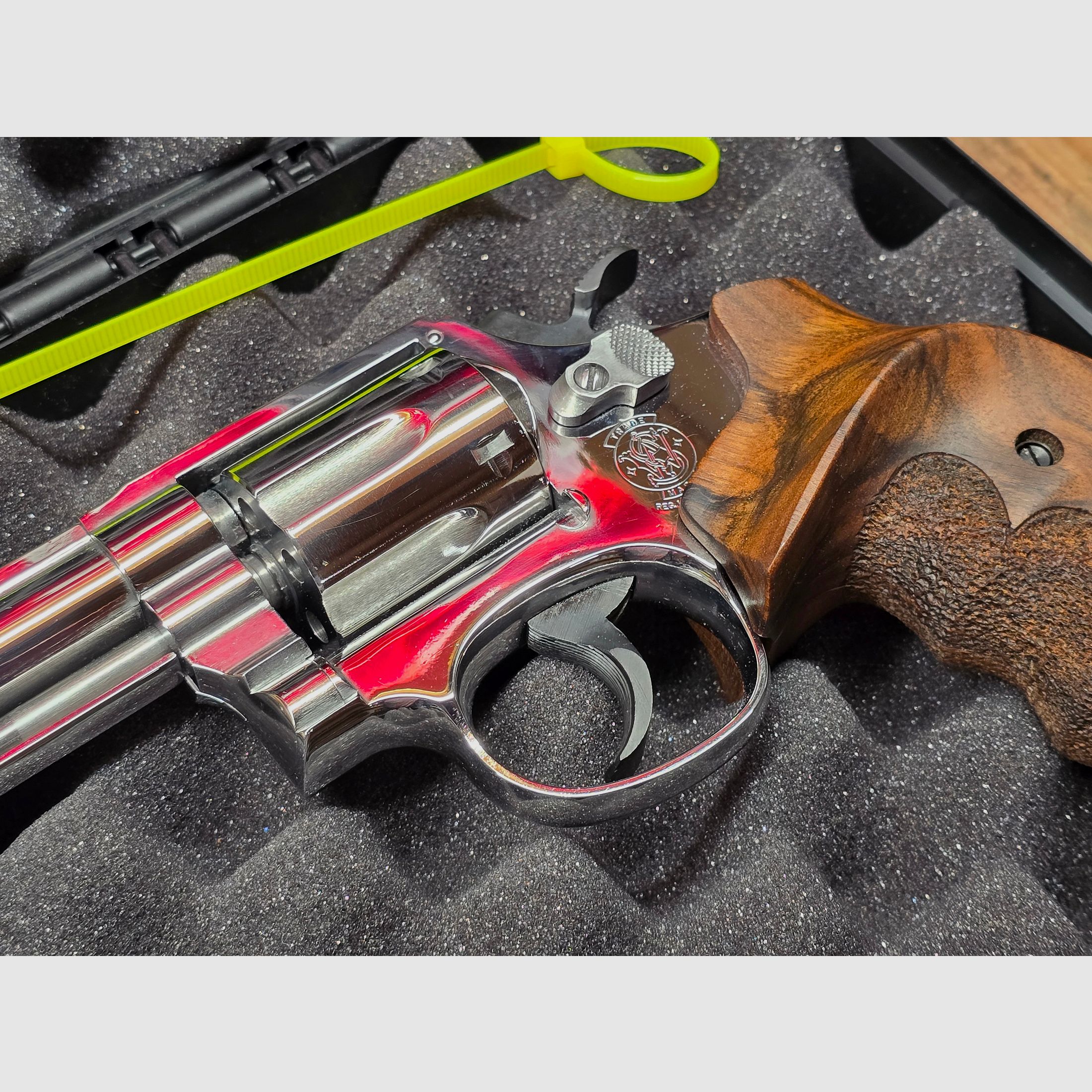 Smith und Wesson 6Zoll KK-Sportrevolver 617-1