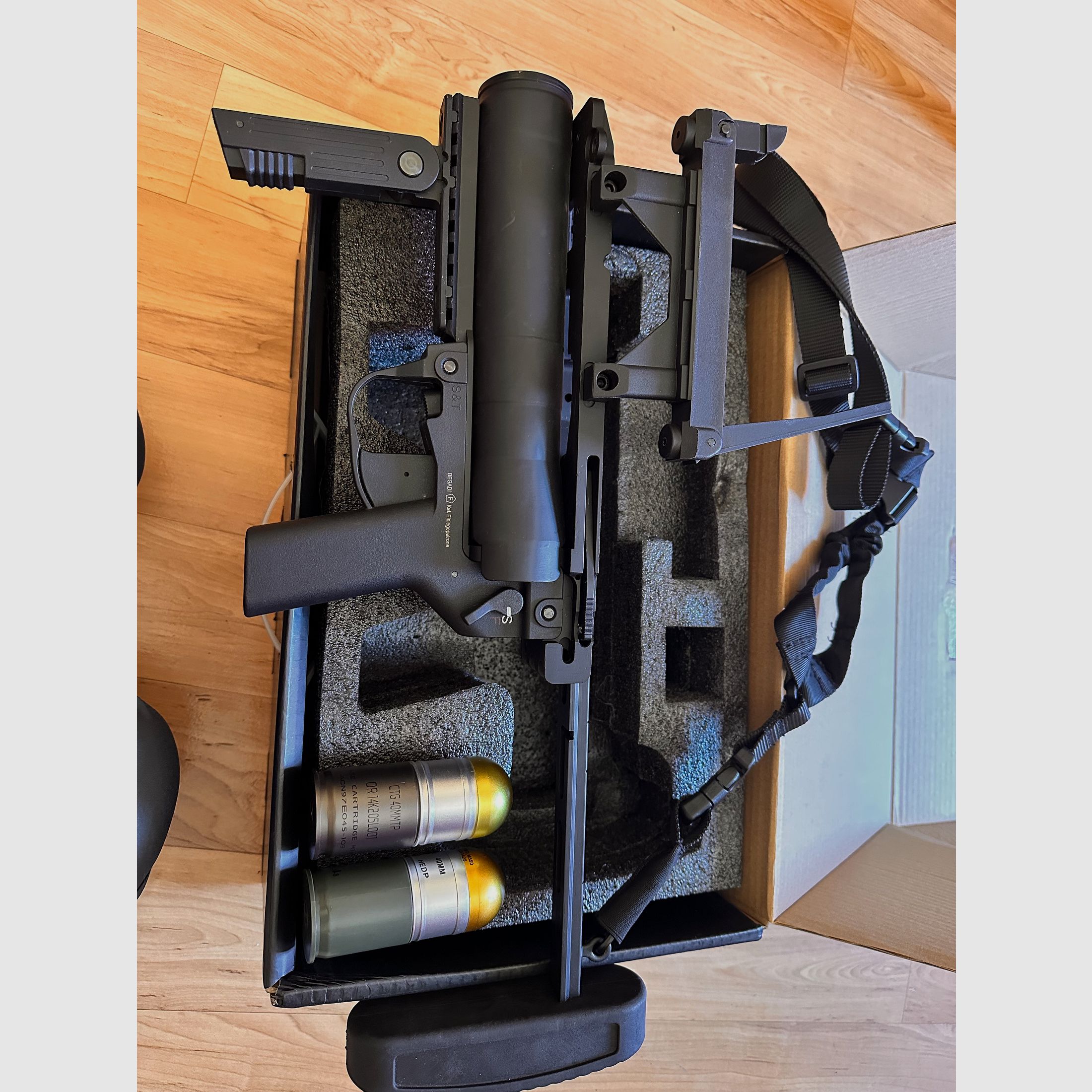 S & T Airsoft Gun ST 320 A1  Gas 