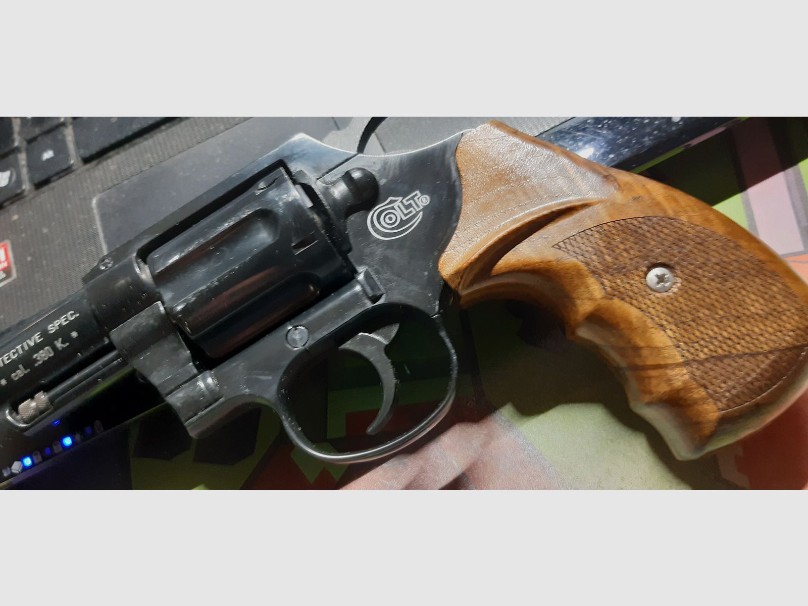 Een zeer mooie 2" schreckschuss revolver van ,,Colt,, kal..380,/9mm