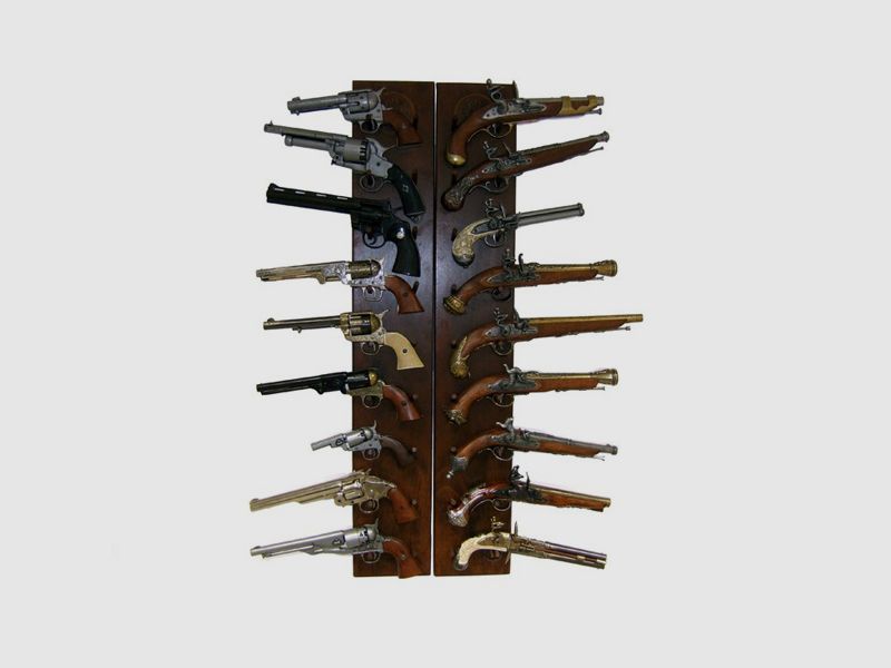 Wandhalter fĂĽr 18 Waffen, HĂ¶he 104cm, aus Holz gefertigt