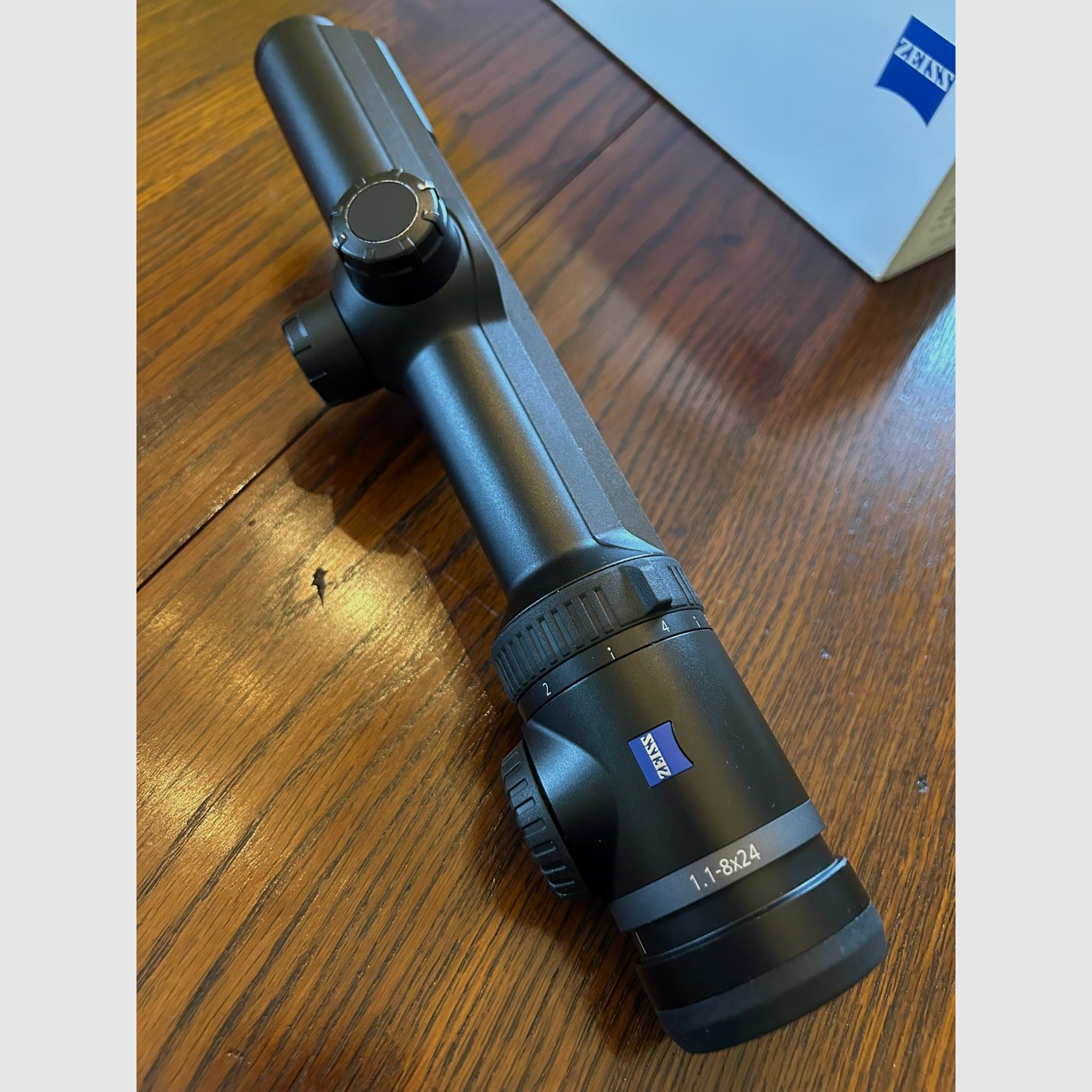 Zeiss V8 1.1 - 8 x 24 with rail, no Swarovski or Leica