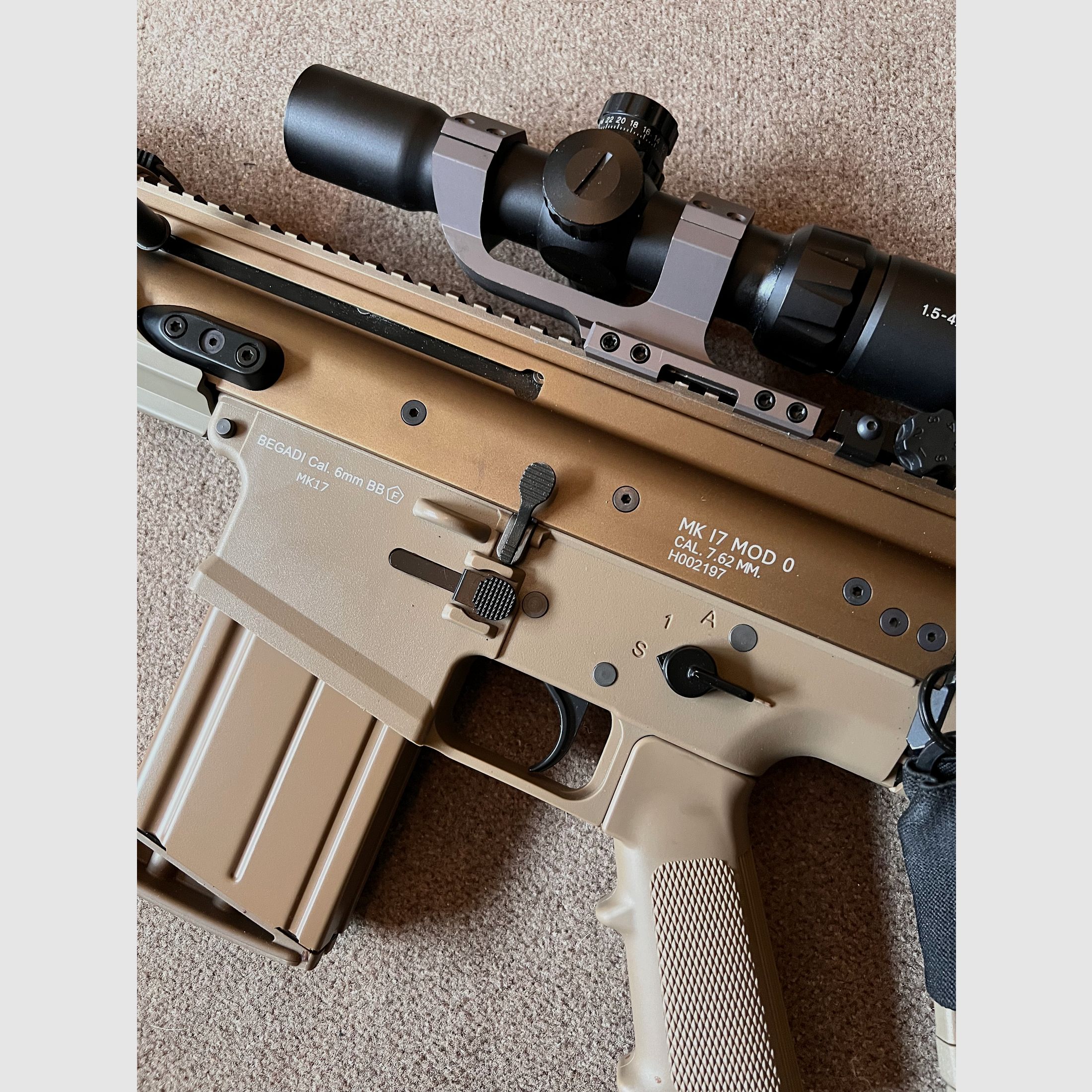 WE Scar H MK 17 en Desert Tan con mucho accesorio GBB Open Bolt 6mm BB Airsoft
