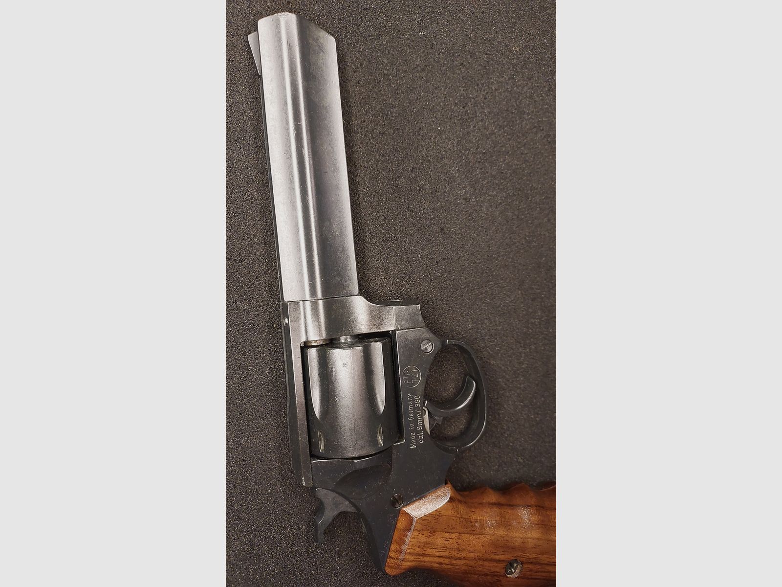 IWG Madlock revólver de detonación, cal. 9 mm R Knall (.380 Knall), PTB 721, "Hecho en Alemania" con funda de hombro de cuero