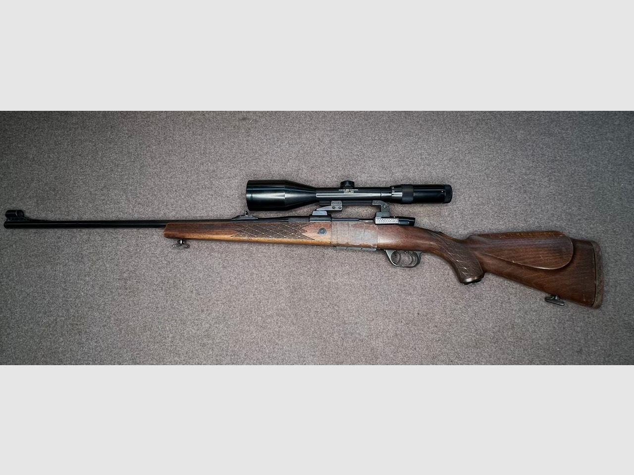Rifle de cerrojo AKAH Saturn cal. 7x64 con visor