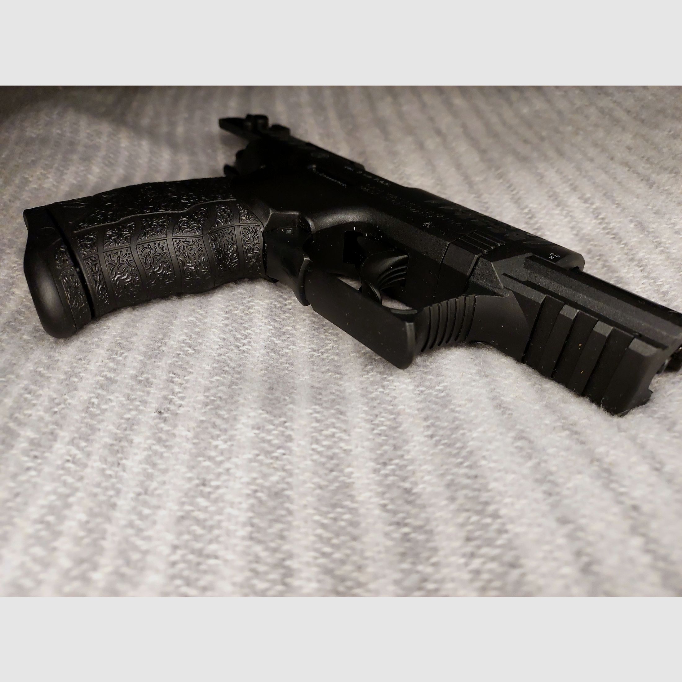 Pistola a salve Walther P22Q 9mm P.A.K. nera (PTB 778) con fondina e 2 caricatori [P 22 q]