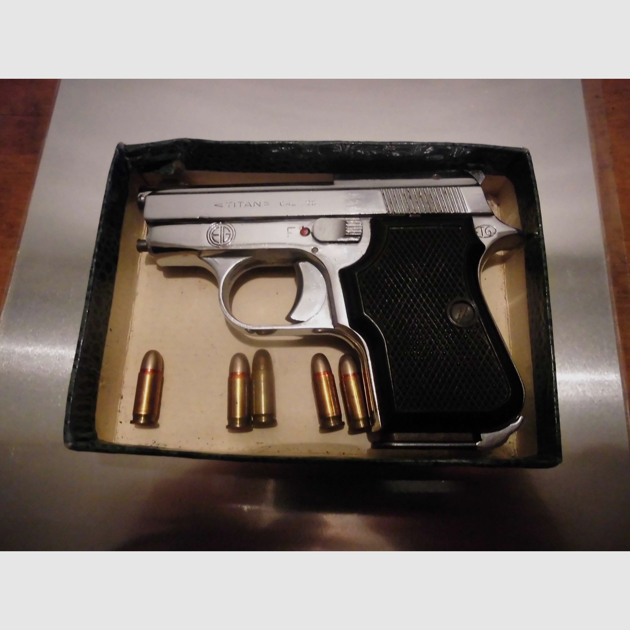 Titan Pistool Cal . 25     6,35 mm