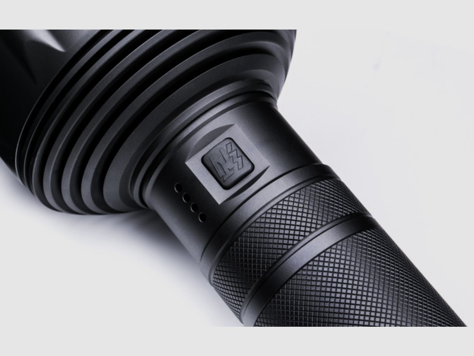 Nextorch Saint Torch 31 Professioneller Suchscheinwerfer mit Hochleistungsakku