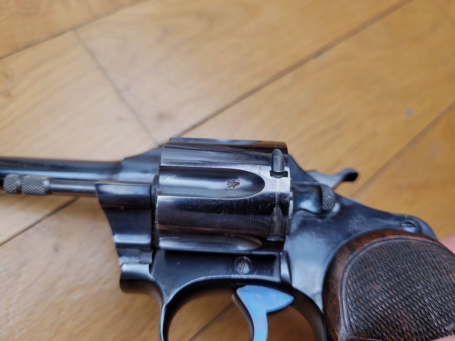 Muy bonito Colt Police Positive – Modelo "Target" – Raro en calibre 22LR y muy poco común de 4 pulgadas – 6 disparos – Mecánica y cañón premium – Bonitas empuñaduras de competición de época – Arma de 1914 en estado excepcional – TBE++, imagen 16 de 20