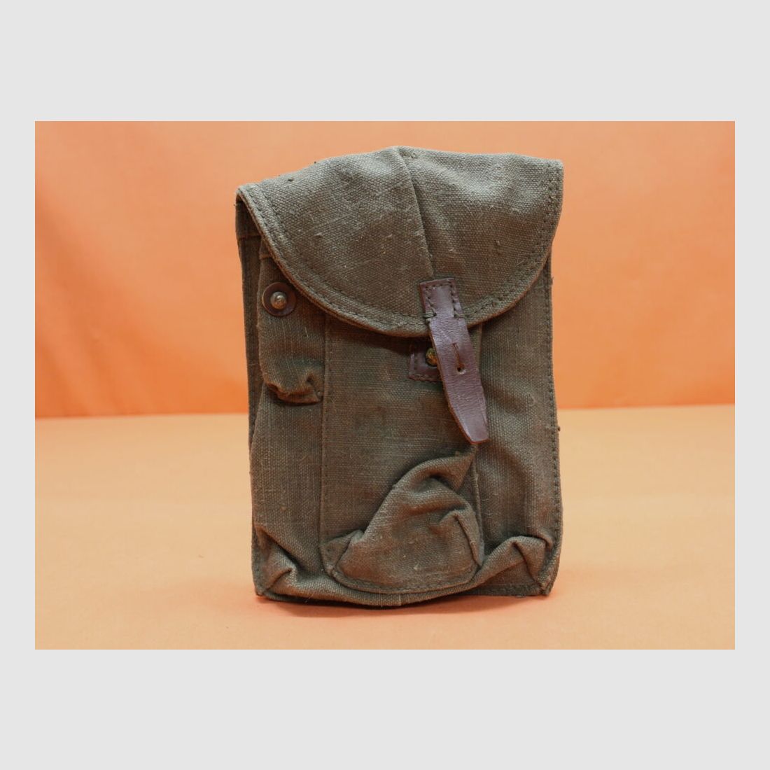 USSR SURPLUS Kalashnikov AKM: Magazine pouch USSR green for 3 pieces of 30-round magazines. (SURPLUS like new / slight storage marks)