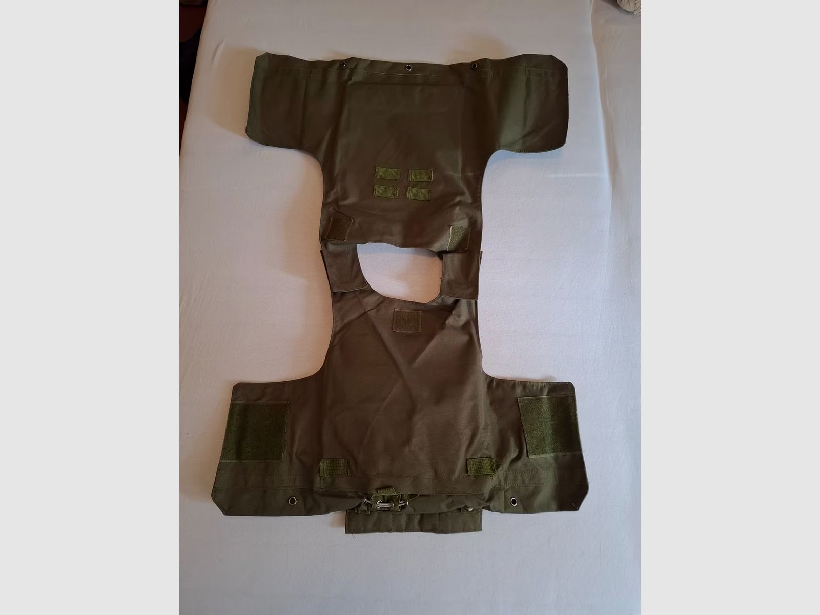 Olivgrüne Schutzweste für den Airsoftgebrauch