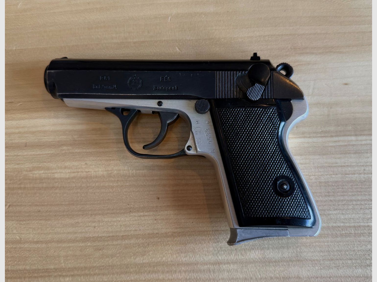 Pistola semiautomática FÉG Mod. R61 cal. 9mm