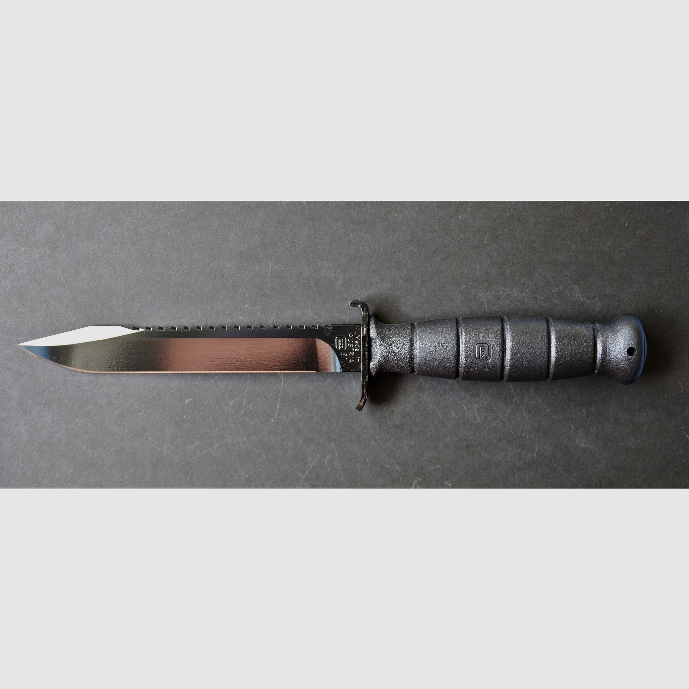 Glock Feldmesser FM 81 schwarz – Militärisches Mehrzweckmesser