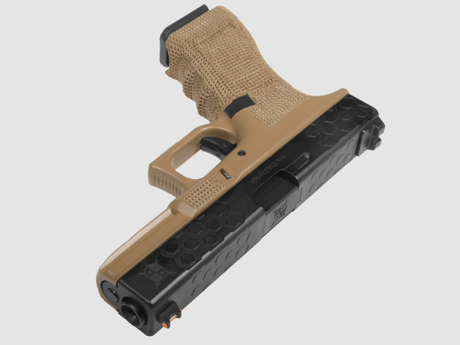 P03 GBB Airsoft Pistole in TAN | Delta Armory
