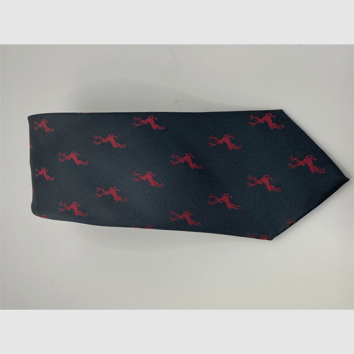 Cravatta blu scuro motivo cervo rosso