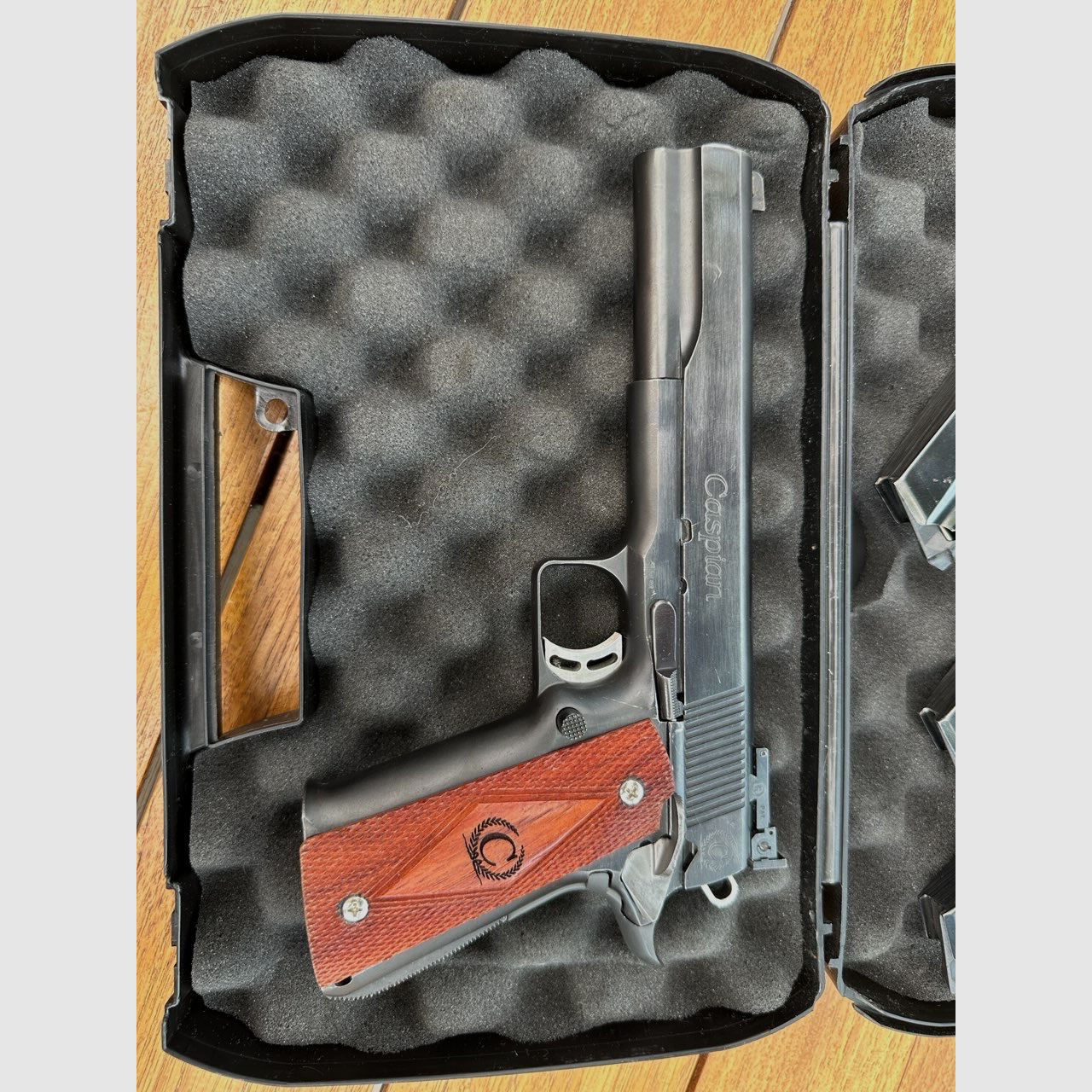 Caspian Arms Ltd. "The Duke Custom" Kaliber .45 ACP basierend auf 1911