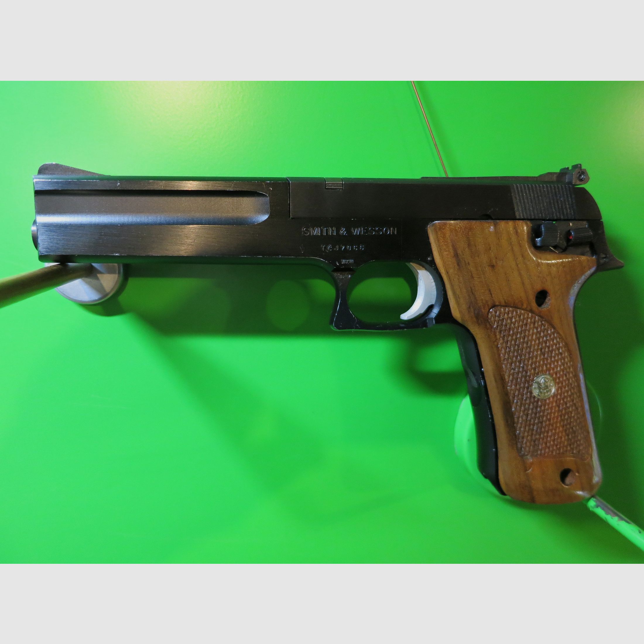 Sport pistol Smith & Wesson model 422 .22lr, low-mounted barrel #70-