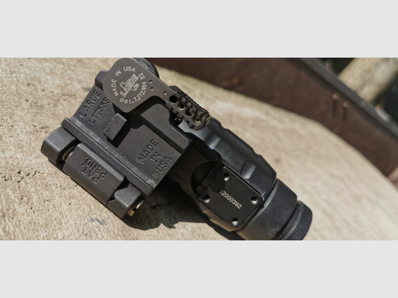 Aimpoint Magnifier mit Larue Mount