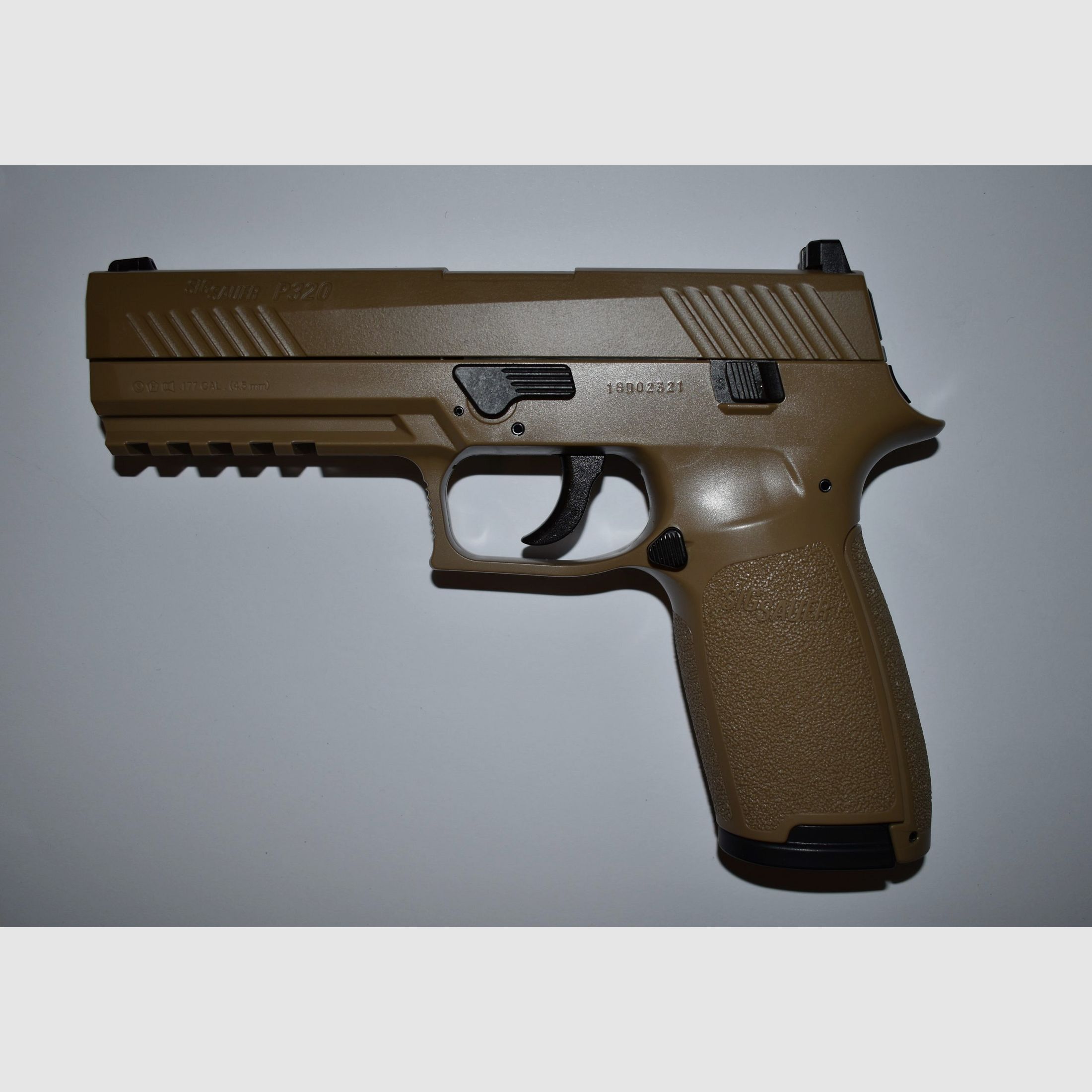 Sig Sauer P320, zdjęcie 1 z 2