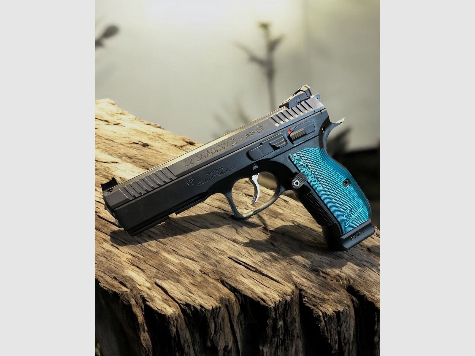 <CZ Shadow 2 z czarnym pierścieniem lufy>