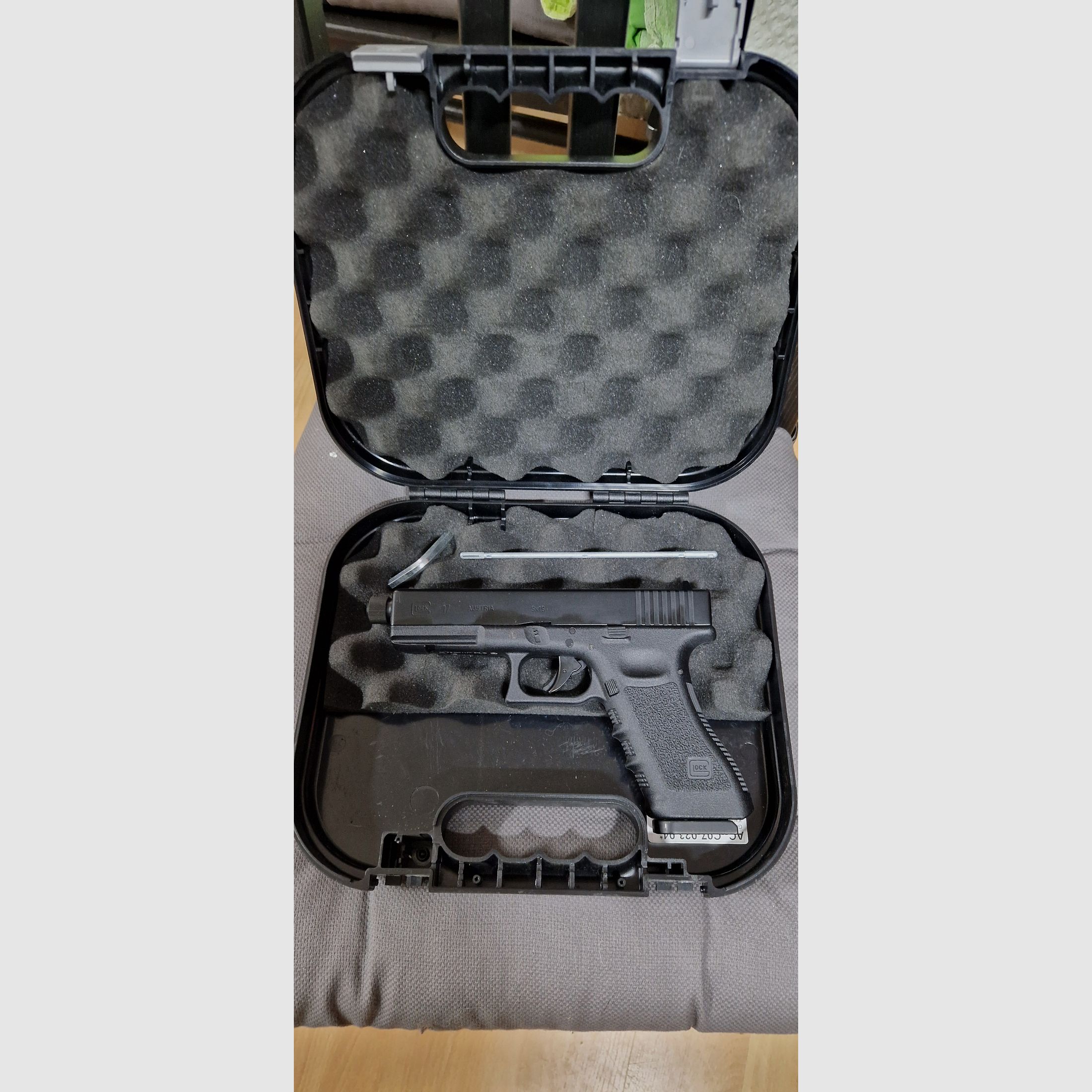Glock 17 con filettatura della canna pistola Co2 calibro 4,5 mm acciaio BB / Diabolo caricatore difettoso!!!
