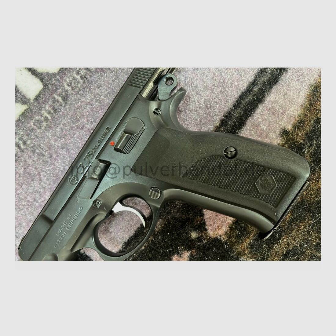 Pistola de acero integral CZ 75 en estado casi nuevo con empuñadura de goma original 9mm Luger