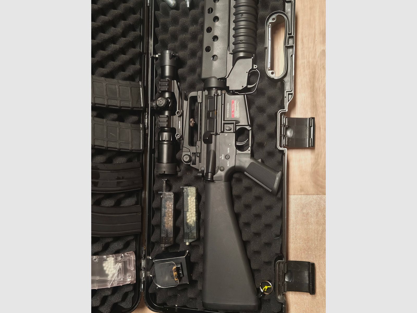 E&C M16 incl. M203 UGL S-AEG Version 3 incl. accessoires