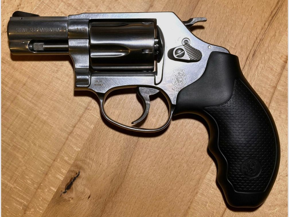Smith & Wesson Model 60 z ramą J 5-strzałową