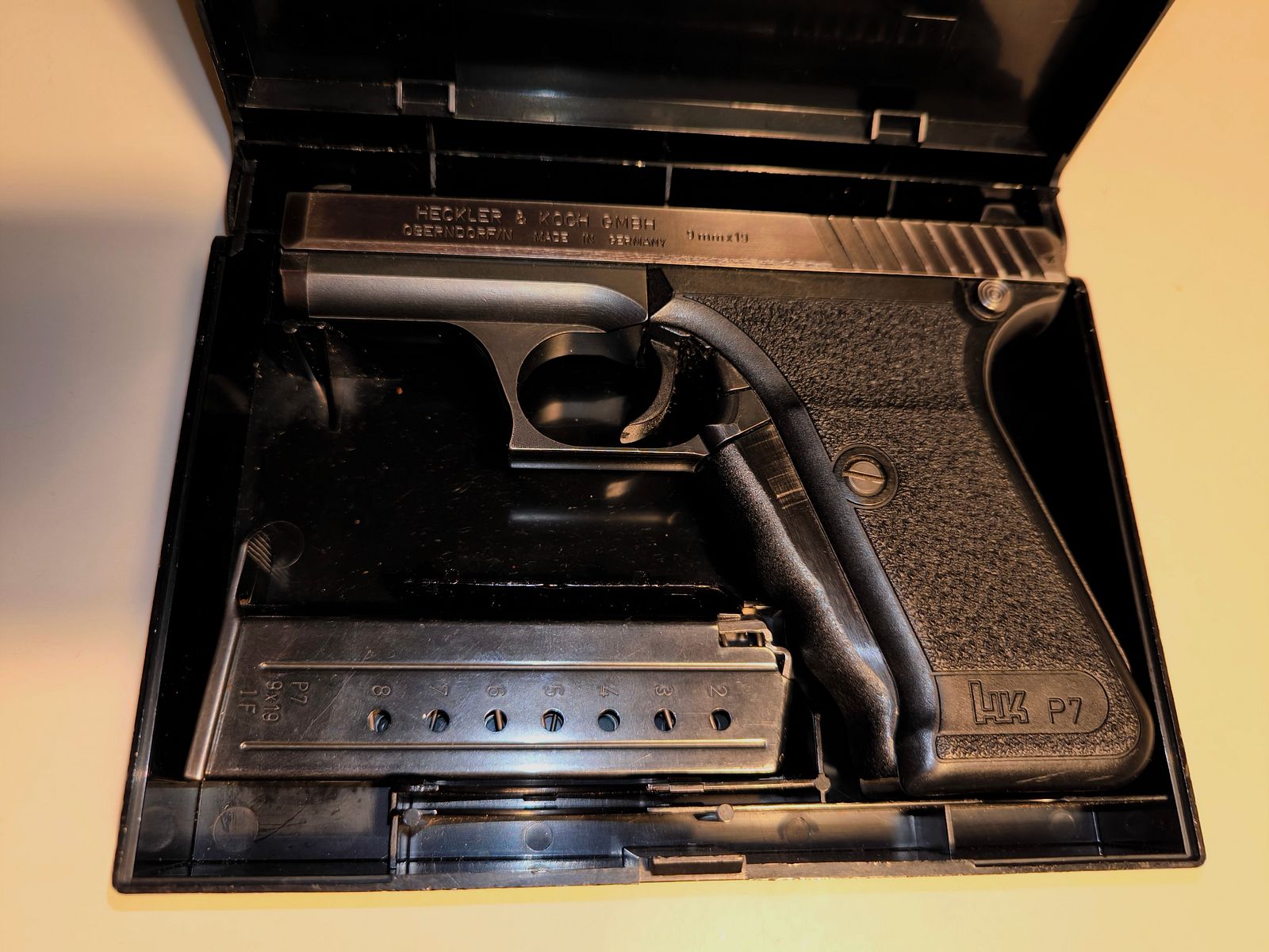 Heckler & Koch P7 - 9mm