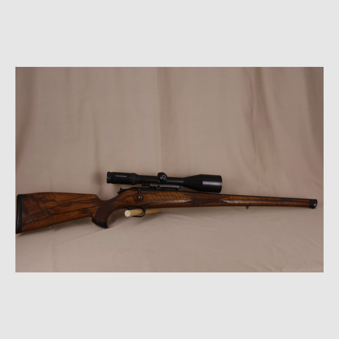 Blaser R93 Stutzen // CUSTOM MADE Handschäftung // Toll gemasertes Schaftholz!