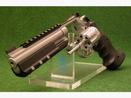 ALPHA TARGET S&W 617 6"Zoll .22lr / .22lfb Bi-Color
