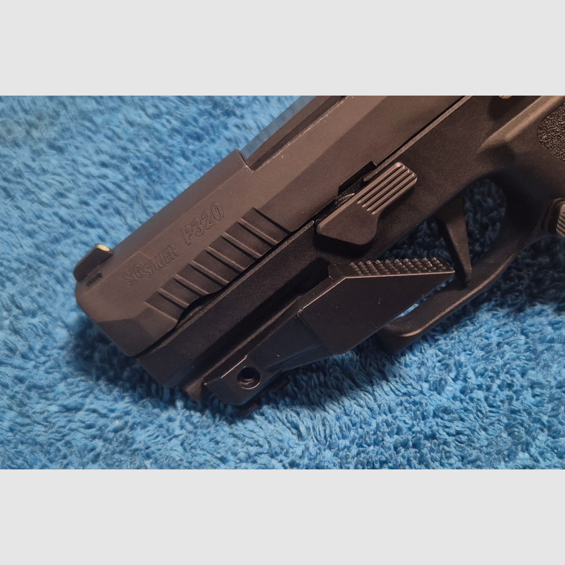 MUNITEX Thump-Rest Auflage / Daumenauflage für Pistolen mit Picatinny-Schiene