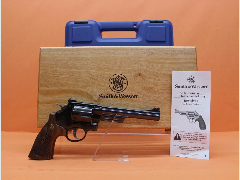 Smith & Wesson/S&W Revolver .44RemMagnum Smith&Wesson/ S&W29-10 brüniert, 6,5" Lauf/ Mikrometervisier/ Holzgriffschalen