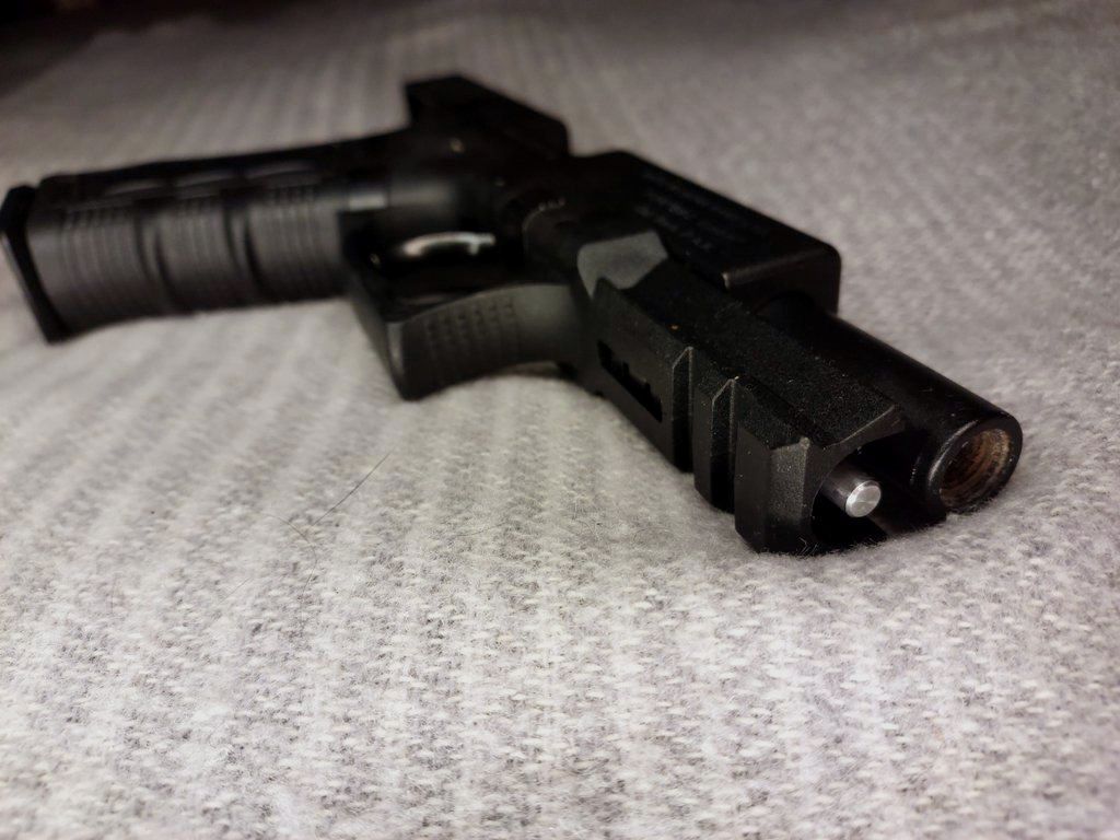 Zoraki 917 Schreckschusspistole 9mm P.A.K. (PTB 1023) mit neuem First Strike Cordura Passform Holster.