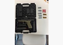 Glock 17 Gen5 French Army Edition (Grün/Schwarz) 9mm P.A.K. – Komplettset mit 3 Magazinen, Holstern & Munition (Nur Abholung)