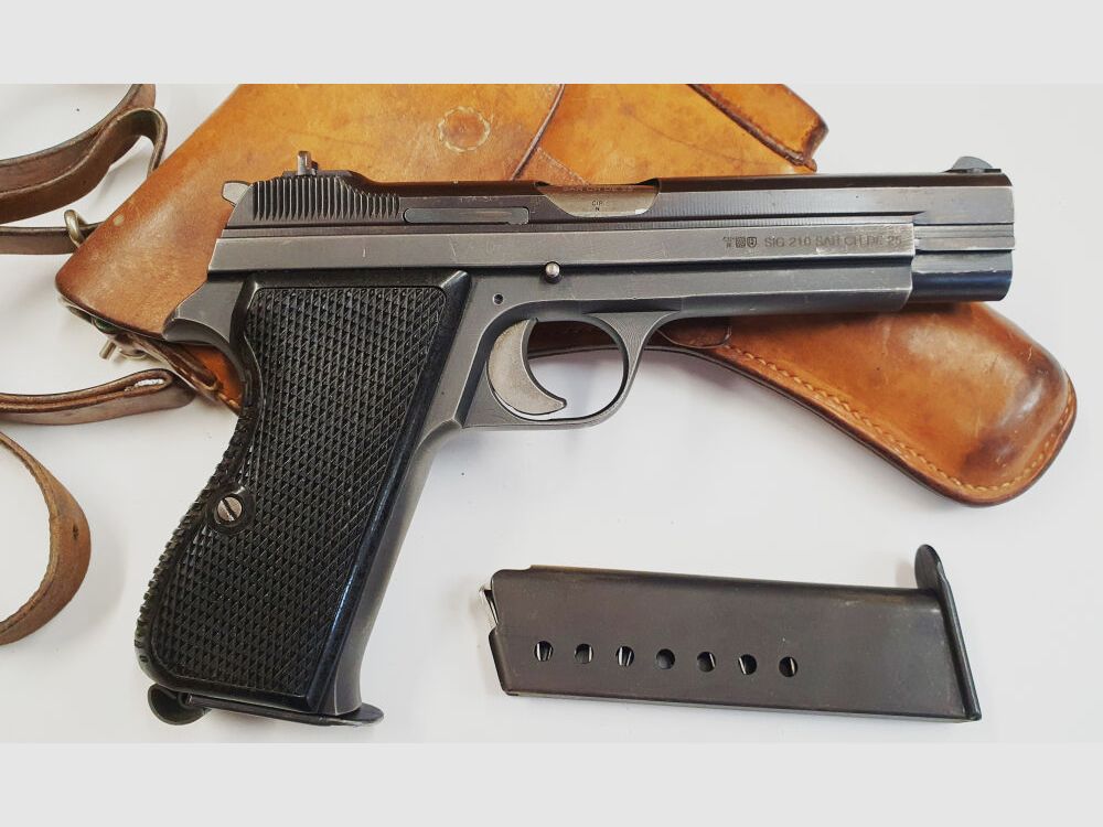 Pistolet SIG P210-2 w kalibrze 9mm Luger (9x19) w tym kabura i zapasowy magazynek, WYPRODUKOWANE W SZWAJCARII, zdjęcie 1 z 10