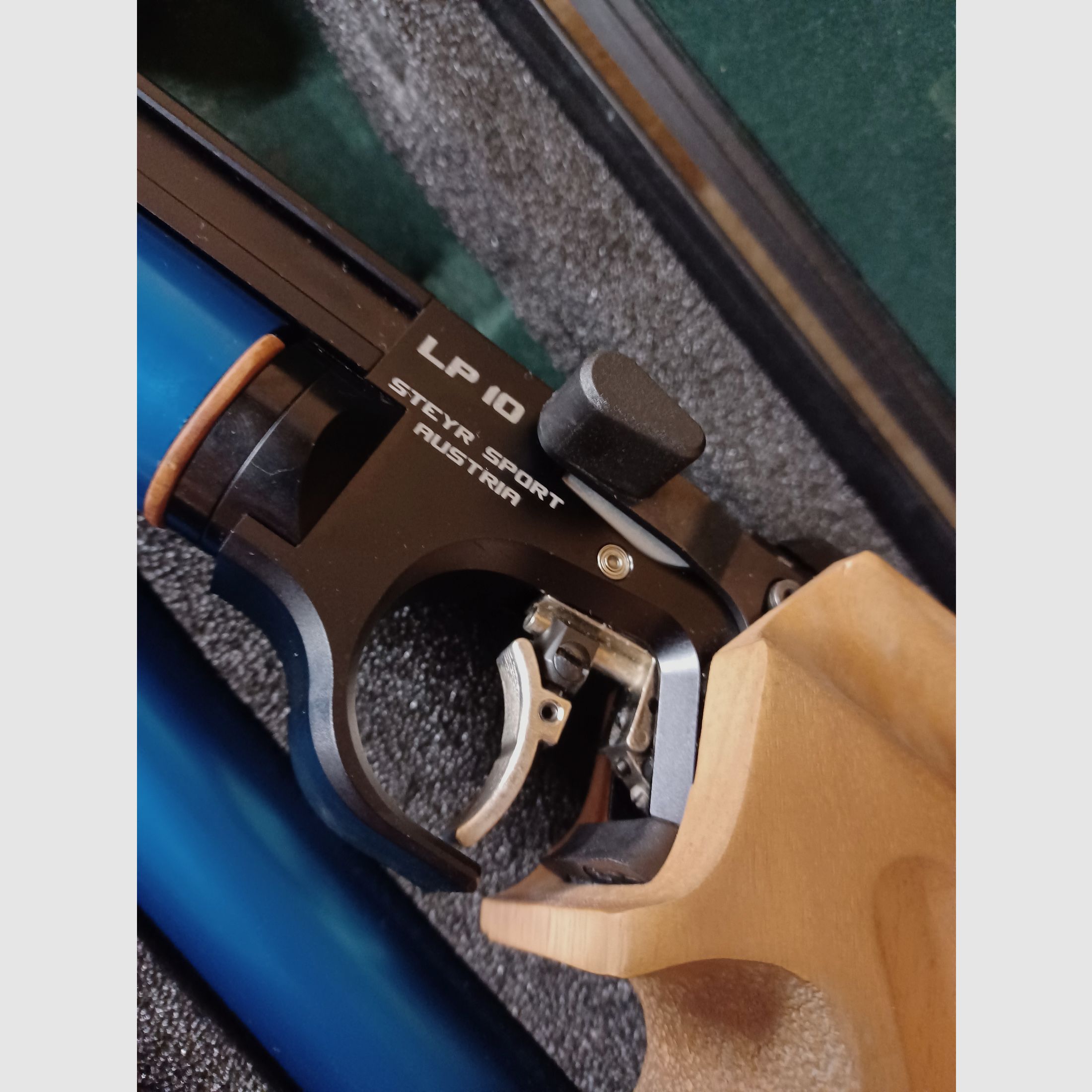 Steyr LP10 with right grip M