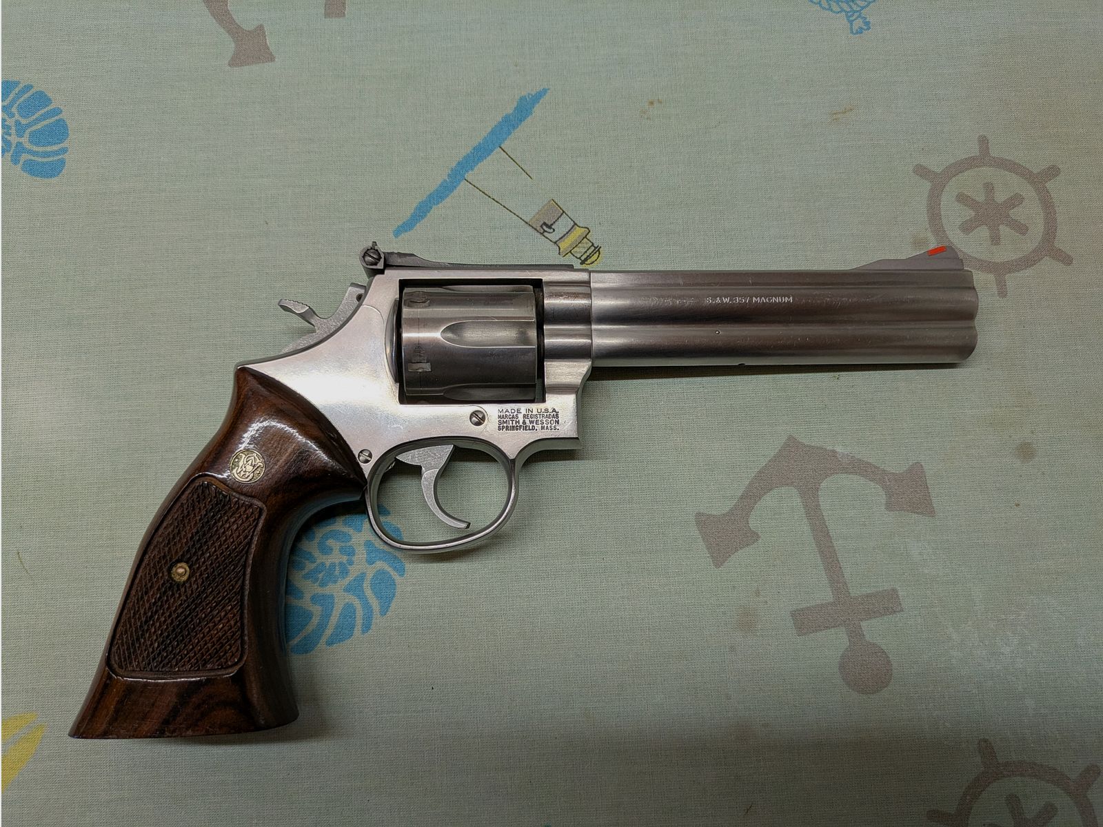 S&W Smith & Wessen 686 Revolver .357 Magnum + Munition