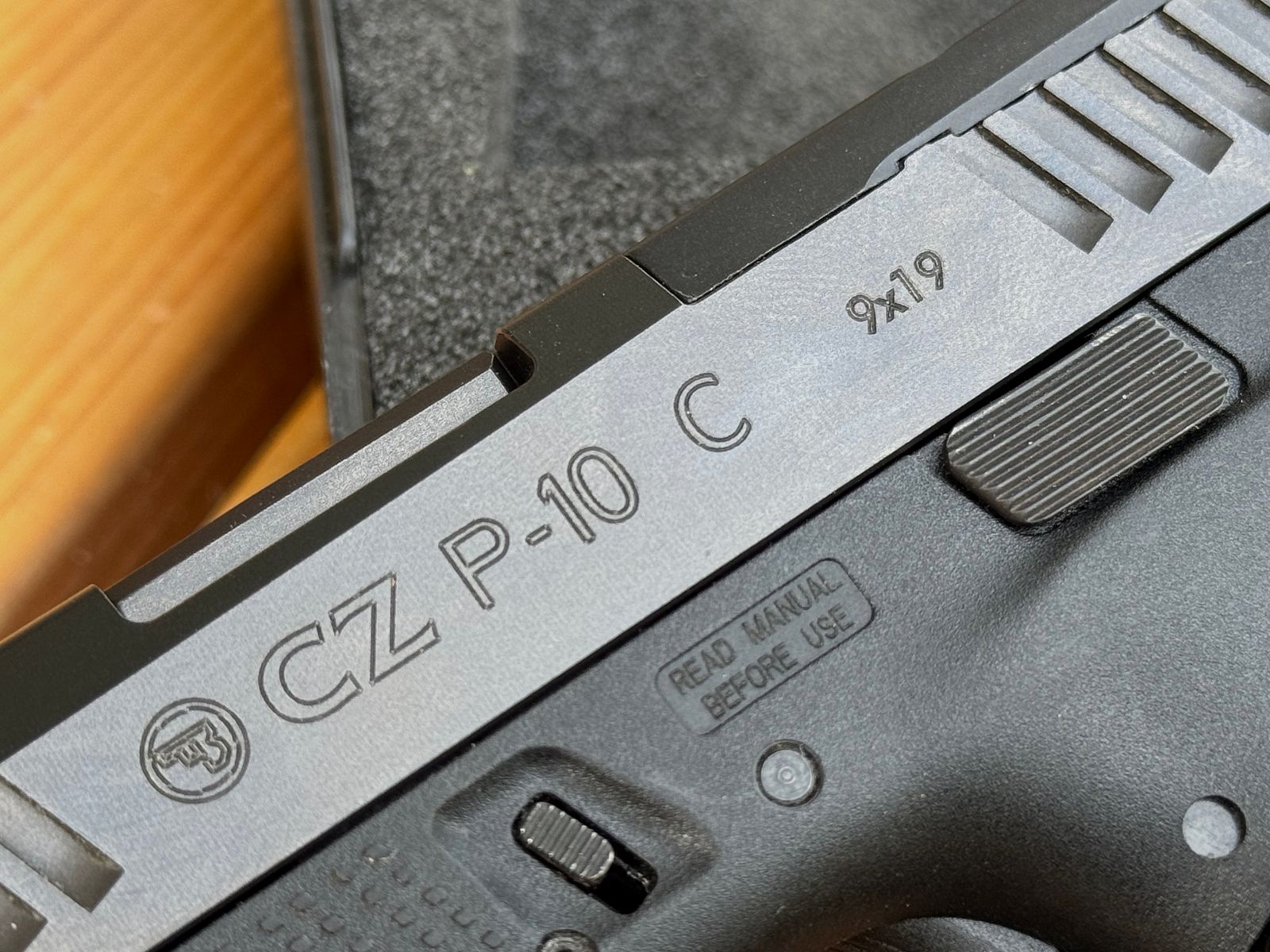 Pistolet CZ P-10 C OR dans la mallette d'origine