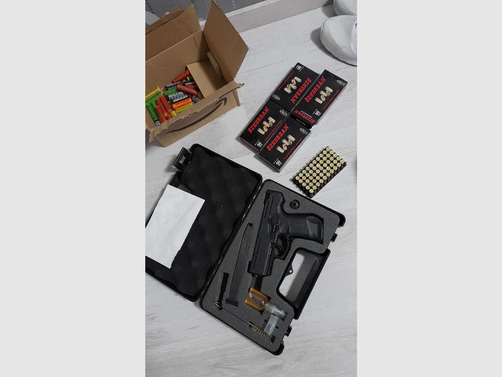 Schreckschuss Waffe 