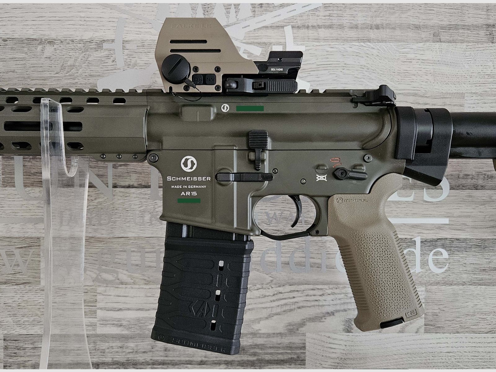 Neuware vom Fachhandel - Schmeisser AR15 M5FL Sondermodell MAGPUL 16,75" OD Green .223Rem mit Optik