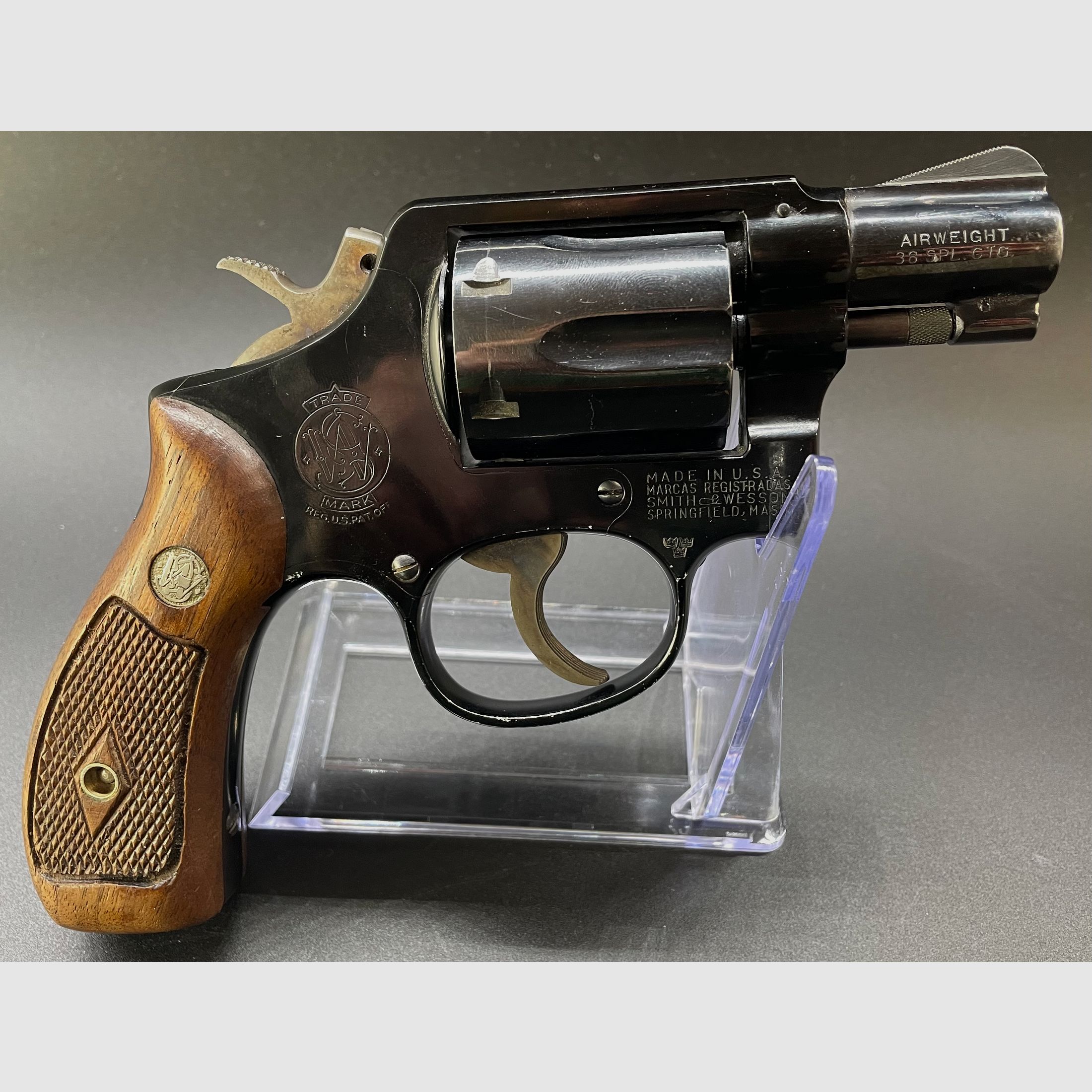 Smith & Wesson Mod.: 12 .38Special 2" barrel wooden grips 6-shot revolver "Airweight