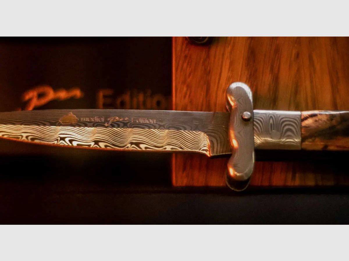 PUMA medici PM-edition, limitiert auf 50 Stück, Goldätzung, DAMASTEEL® DS93X™