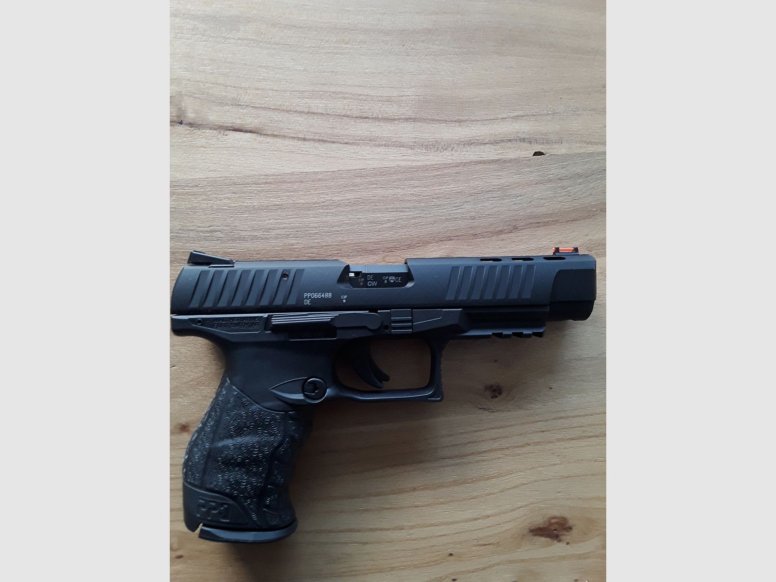 WALTHER PPQ M2 5" schwarz 12-Schuss .22 lr mit zwei Magazinen