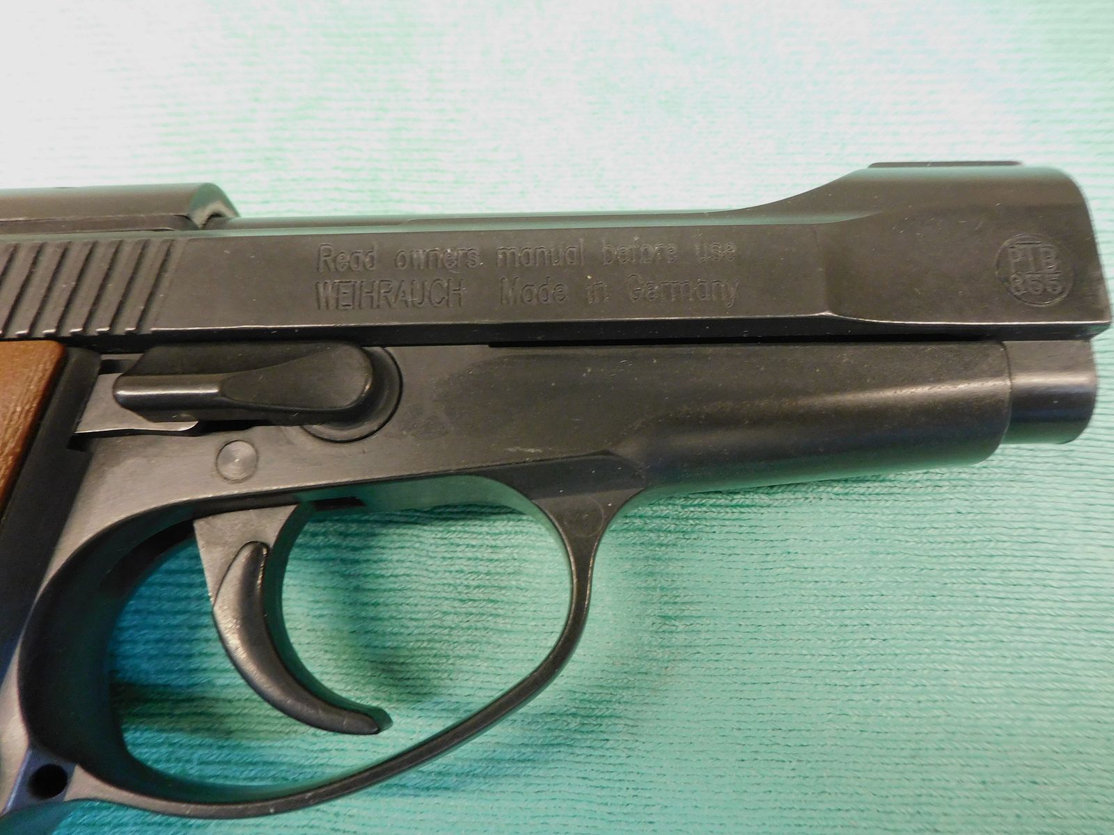 Weihrauch HW 94 Pistolet alarmowy Kal. 9 mm naboje z brzegiem z akcesoriami