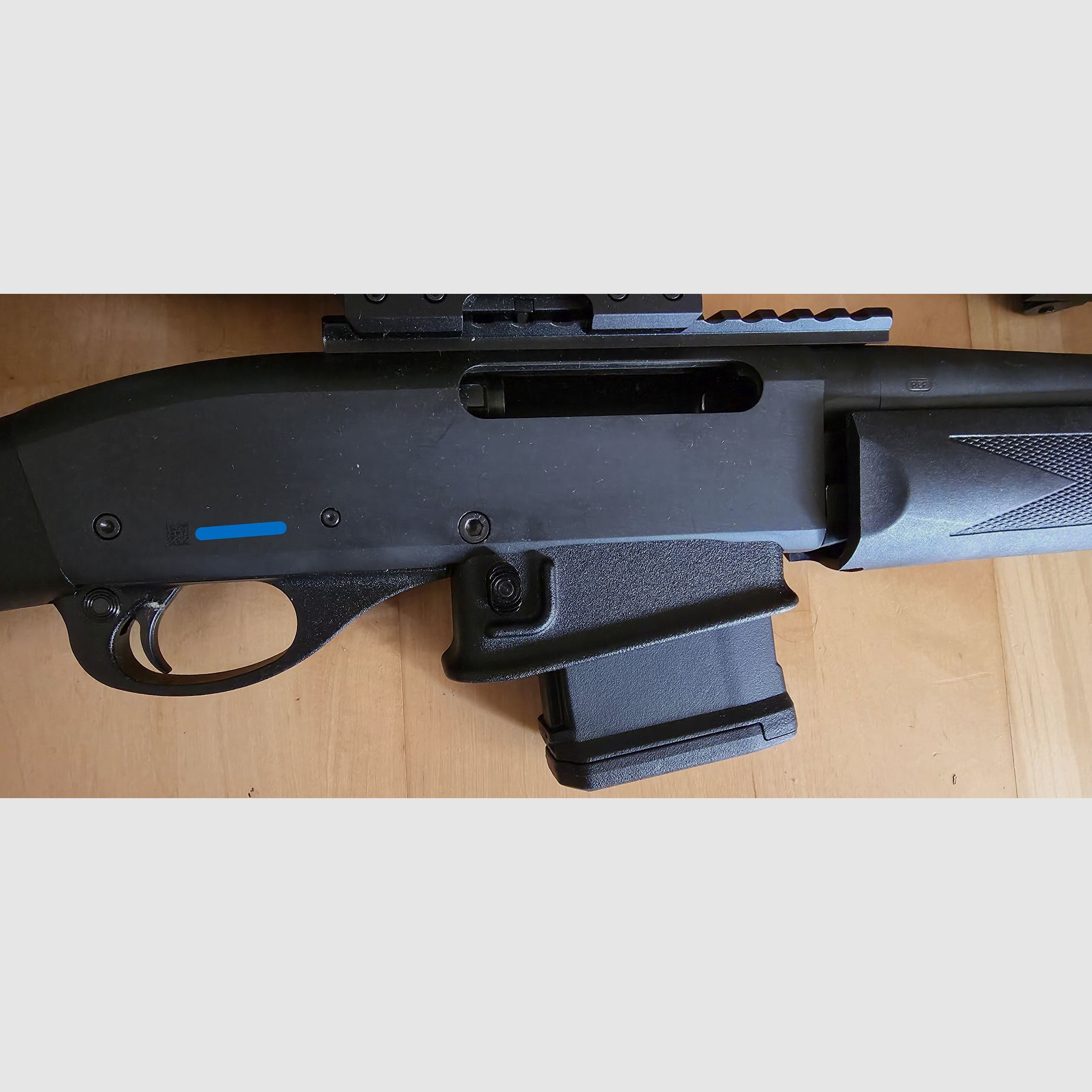Remington 7615 Police carabina de repetición de culata delantera, calibre .223 Rem, incluye visor de caza de empuje Falke 1-6x24, montaje en bloque, funda de cuero, en perfecto estado