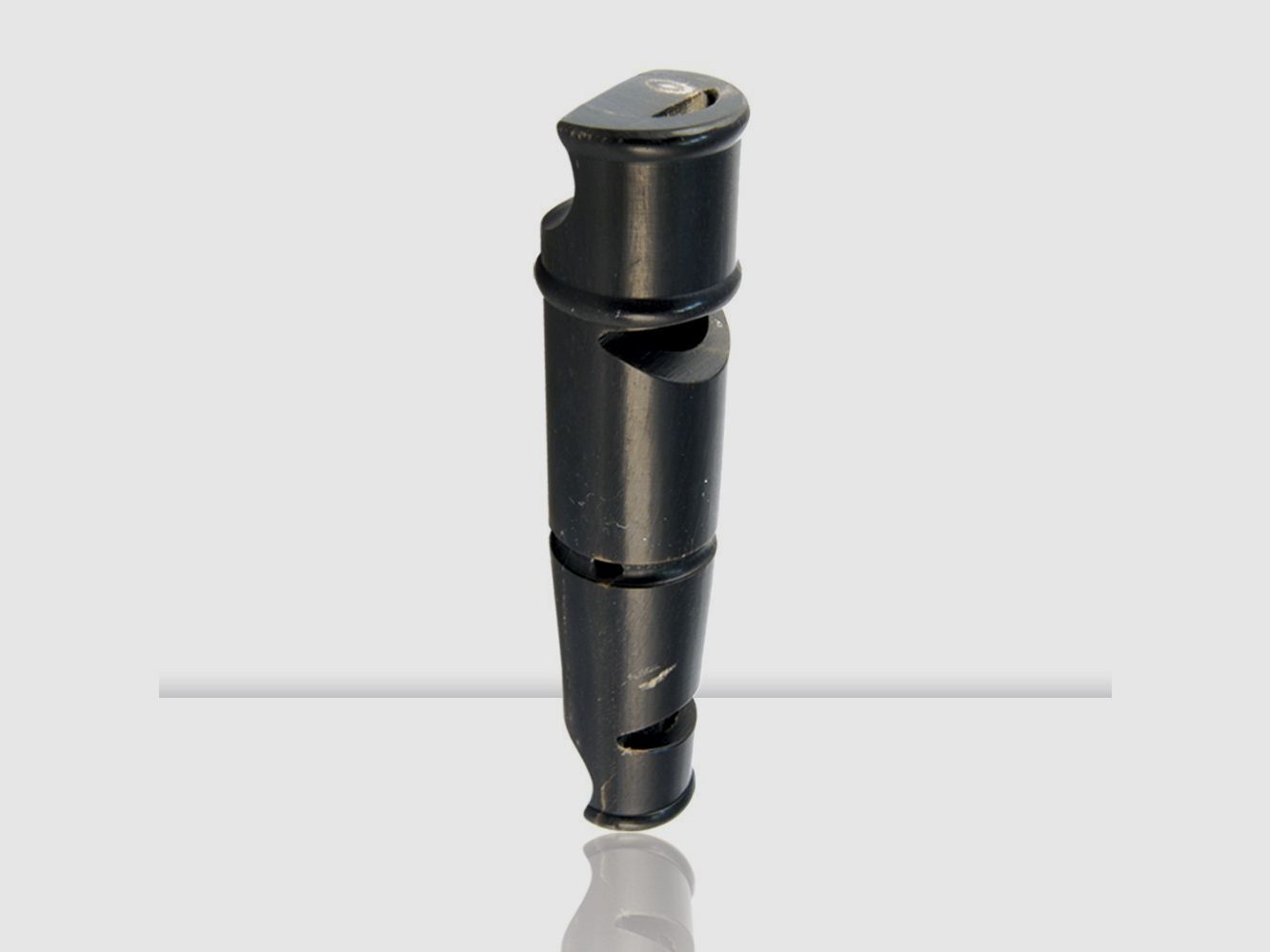 Zweifarbiger Büffelhornpfeife. 9 cm., Bild 1 von 2