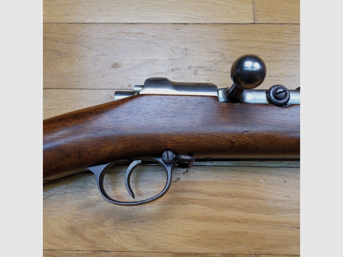 Prächtiges Infanteriegewehr Mauser 1871/84 – Vollständig einheitliche Seriennummer – Preußisches Arsenal Spandau – Prestigierte Zuteilung an die 1. Jäger zu Fuß der Garde – Neuer Lauf – Museumszustand, Bild 4 von 35